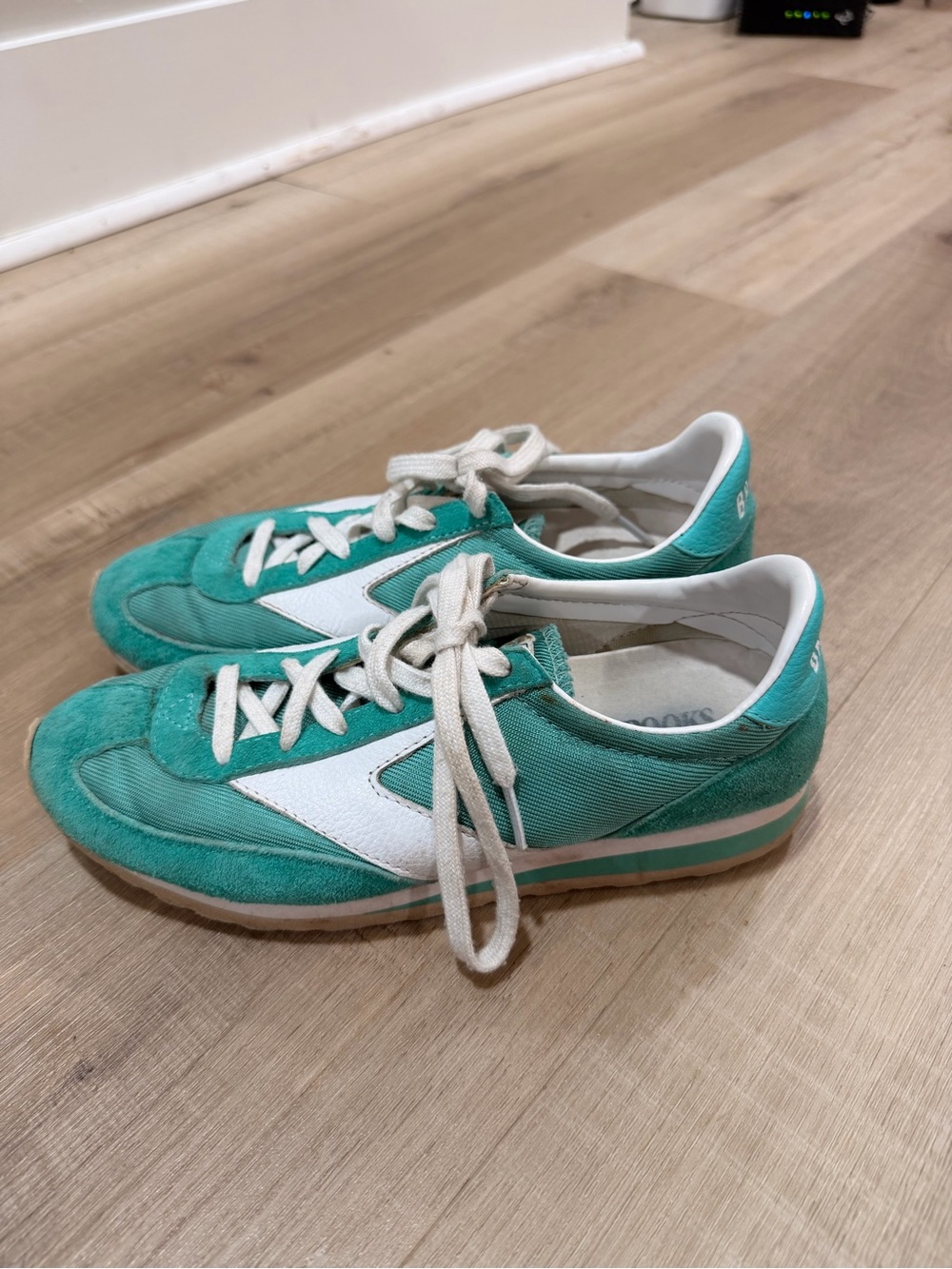 Brooks Women's Teal and White Heritage Vanguard Retro Sneakers